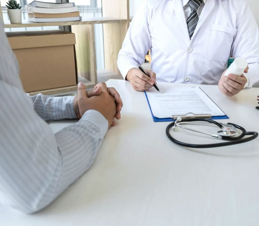 Мужчина на приеме врача